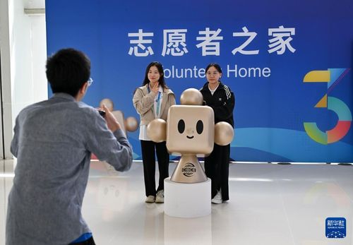 链博会上的志愿者信息咨询